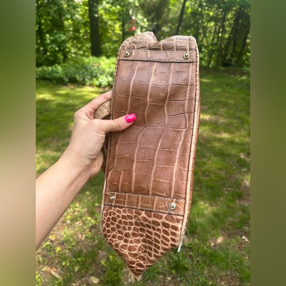 Dooney & Bourke Tan Crocodile Texture Tote Bag **Heavy Wear** - Picture 9 of 15